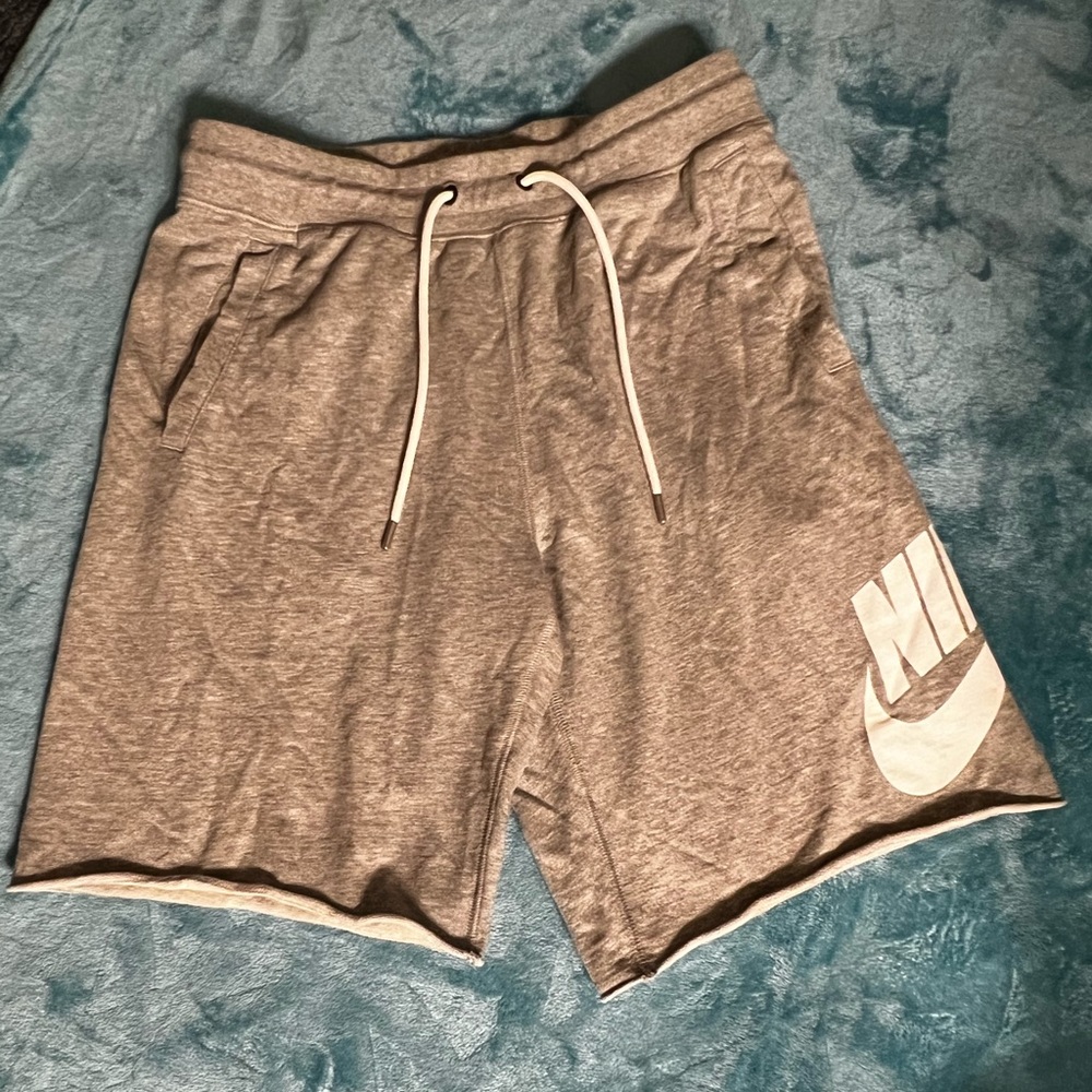 Mens medium Nike jogging shorts